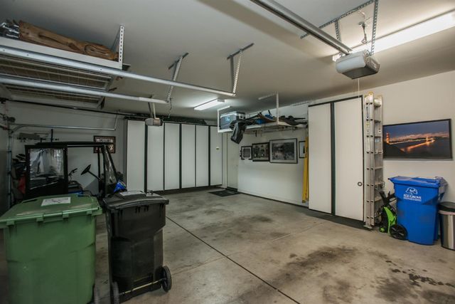 9512 Golf Course Ln, Elk Grove, CA 95758