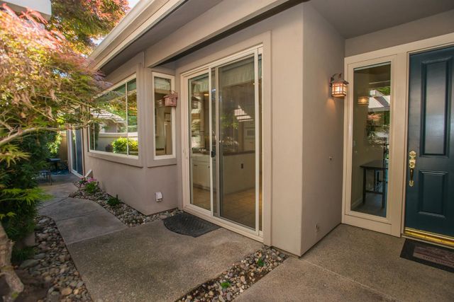 9512 Golf Course Ln, Elk Grove, CA 95758