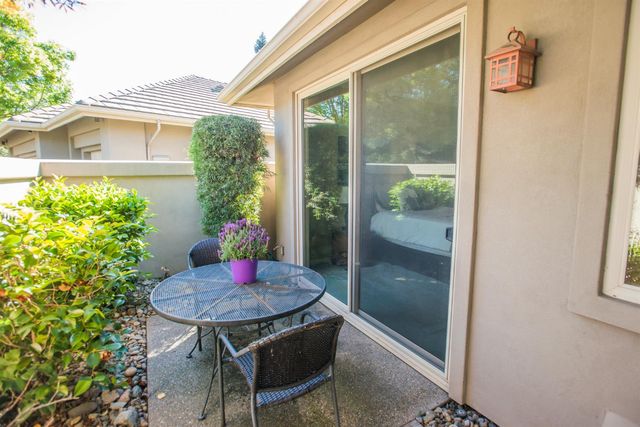 9512 Golf Course Ln, Elk Grove, CA 95758