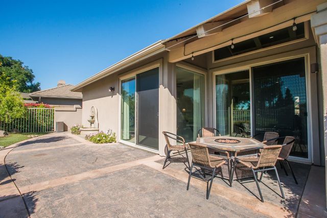 9512 Golf Course Ln, Elk Grove, CA 95758