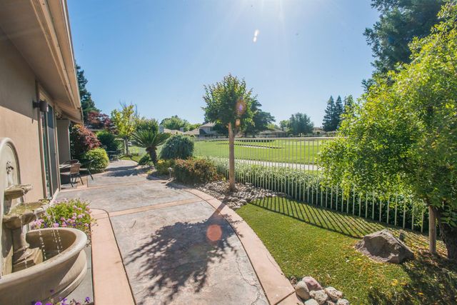 9512 Golf Course Ln, Elk Grove, CA 95758