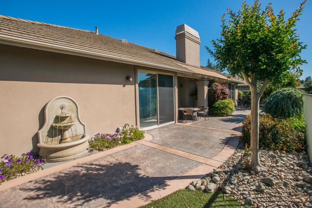 9512 Golf Course Ln, Elk Grove, CA 95758