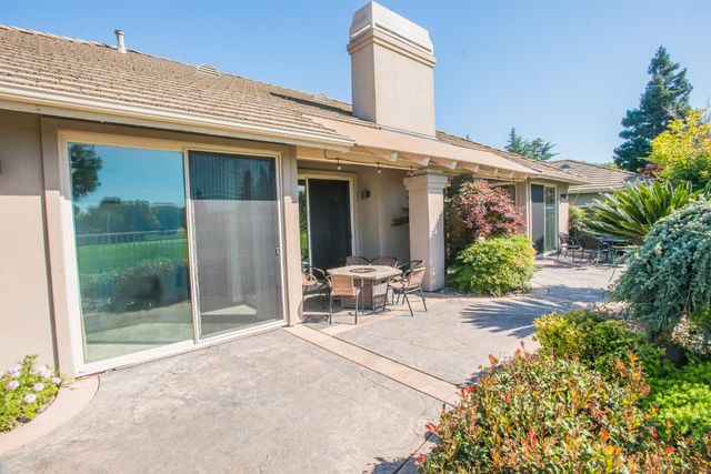9512 Golf Course Ln, Elk Grove, CA 95758