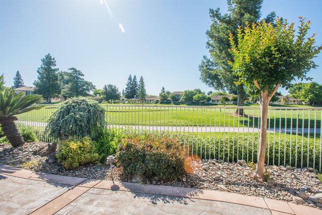 9512 Golf Course Ln, Elk Grove, CA 95758
