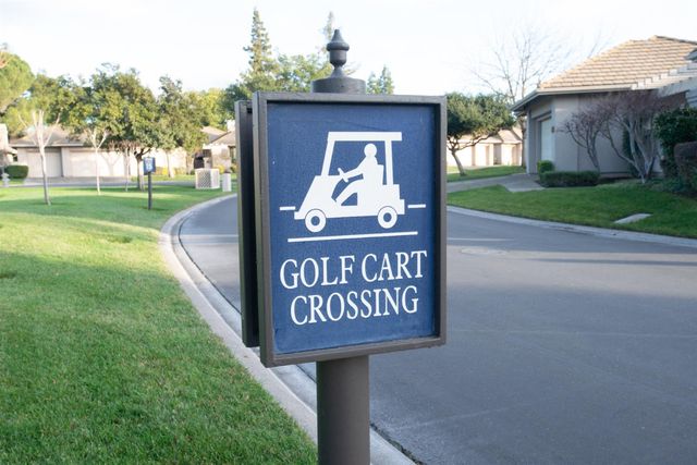 9512 Golf Course Ln, Elk Grove, CA 95758