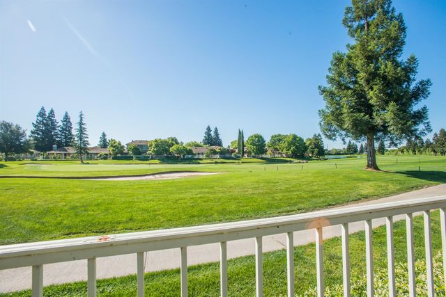 9512 Golf Course Ln, Elk Grove, CA 95758