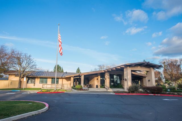 9512 Golf Course Ln, Elk Grove, CA 95758