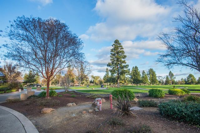 9512 Golf Course Ln, Elk Grove, CA 95758
