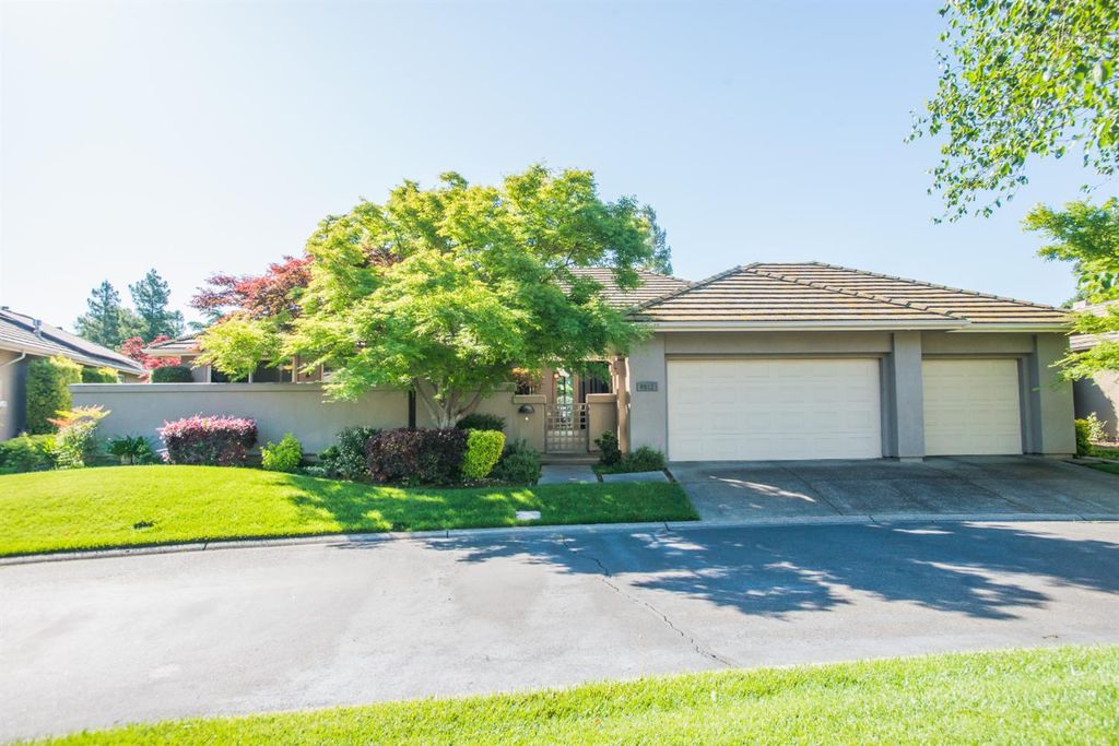9512 Golf Course Ln, Elk Grove, CA 95758
