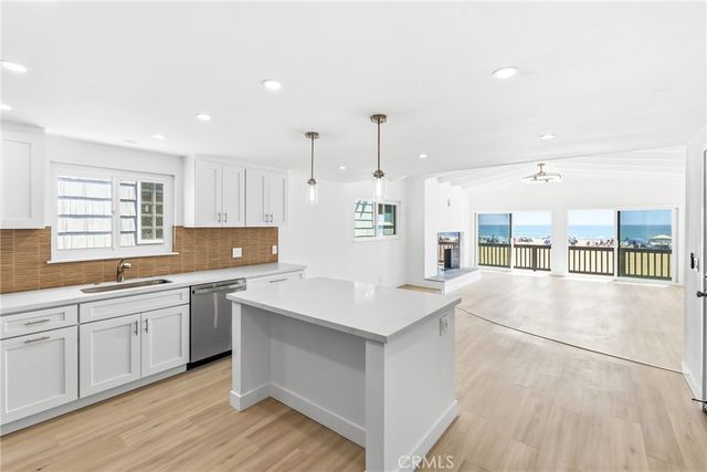 3010 W Oceanfront Upper "B", Newport Beach, CA 92663