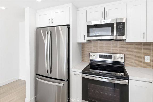 3010 W Oceanfront Upper "B", Newport Beach, CA 92663