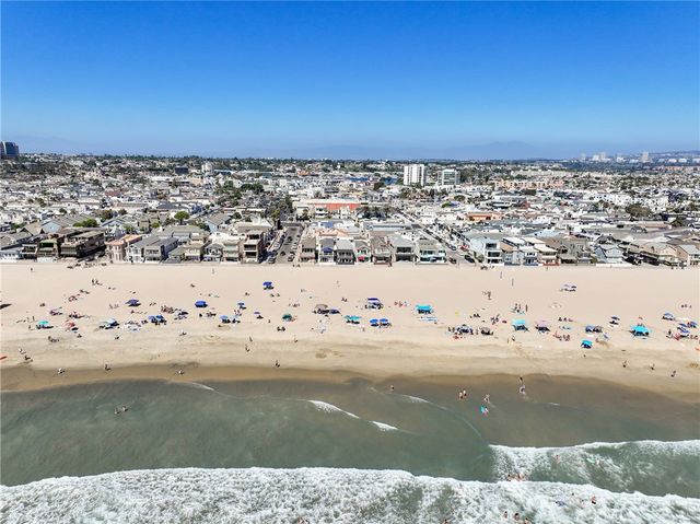 3010 W Oceanfront Upper "B", Newport Beach, CA 92663