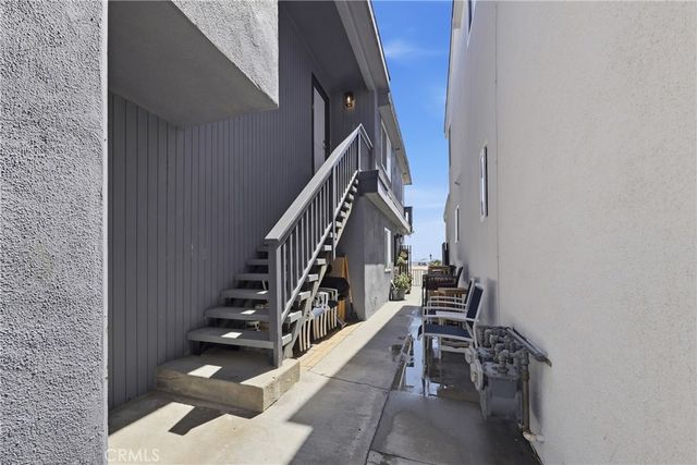 3010 W Oceanfront Upper "B", Newport Beach, CA 92663