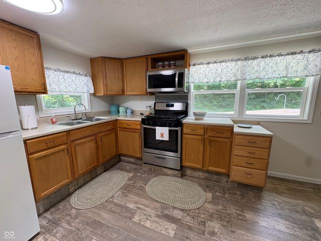 8600 Owl Hollow, Poland, IN 47868