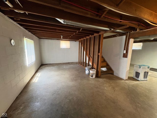 8600 Owl Hollow, Poland, IN 47868
