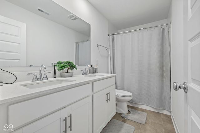 1528 Covington Boulevard, Franklin, IN 46131