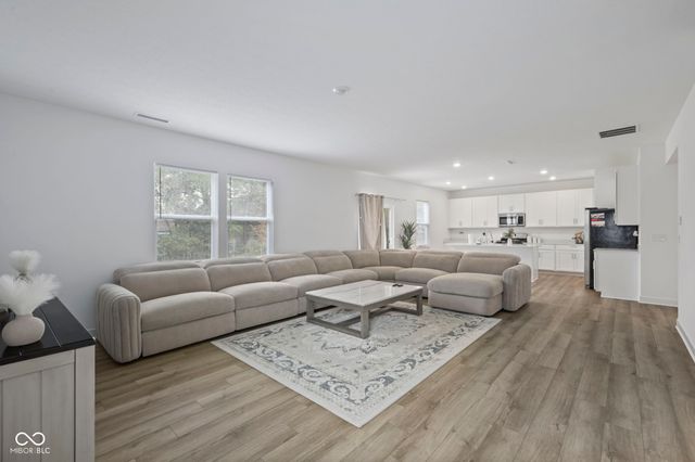 1528 Covington Boulevard, Franklin, IN 46131