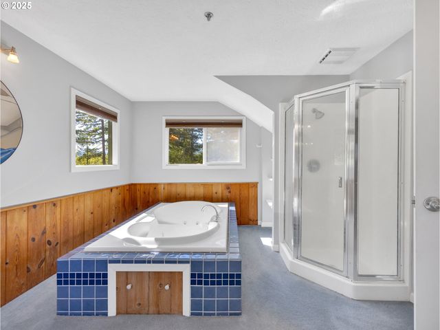 20497 E LOLO PASS Rd, Rhododendron, OR 97049