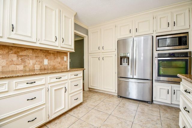 1015 Kanah Lane, Houston, TX 77090