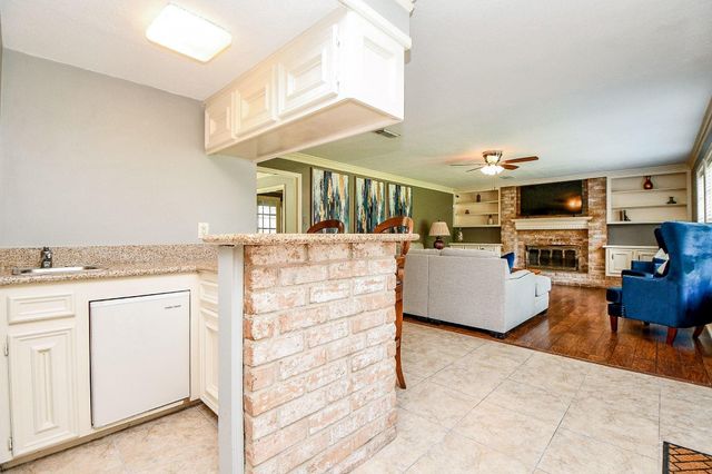 1015 Kanah Lane, Houston, TX 77090