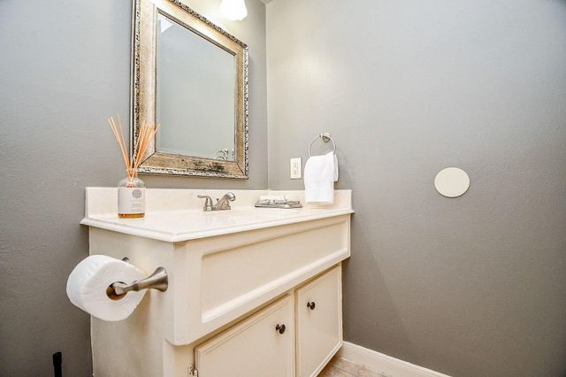 1015 Kanah Lane, Houston, TX 77090