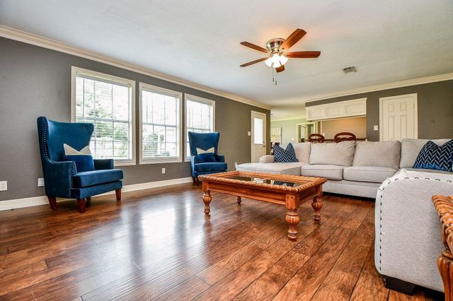 1015 Kanah Lane, Houston, TX 77090