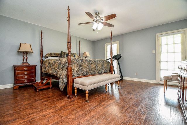 1015 Kanah Lane, Houston, TX 77090