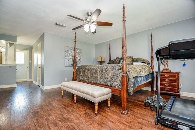 1015 Kanah Lane, Houston, TX 77090