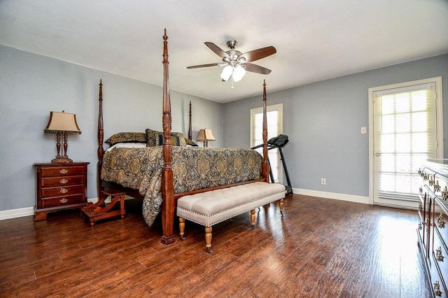 1015 Kanah Lane, Houston, TX 77090