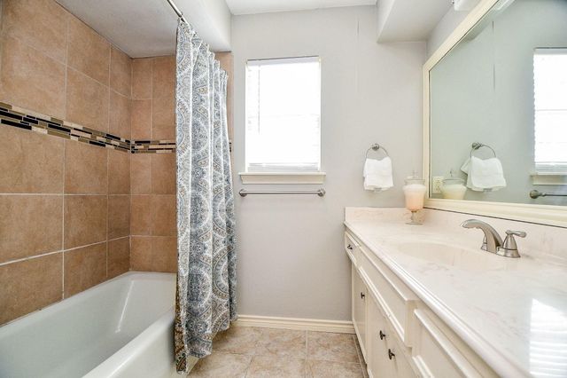 1015 Kanah Lane, Houston, TX 77090