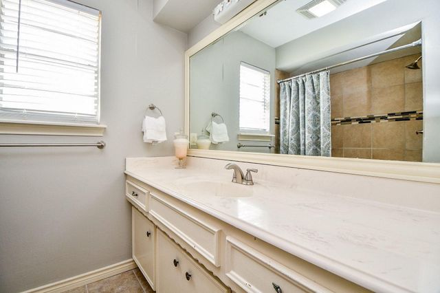 1015 Kanah Lane, Houston, TX 77090