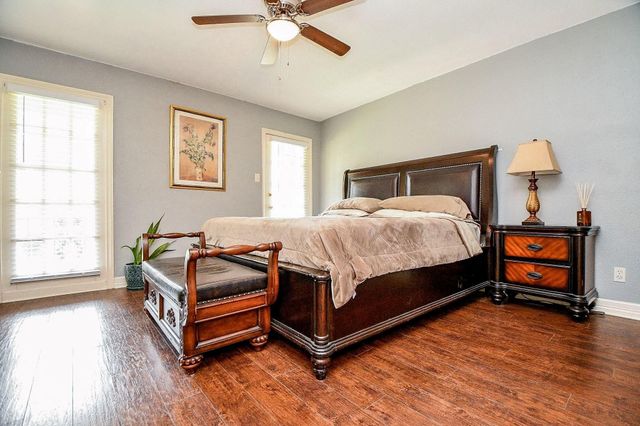 1015 Kanah Lane, Houston, TX 77090