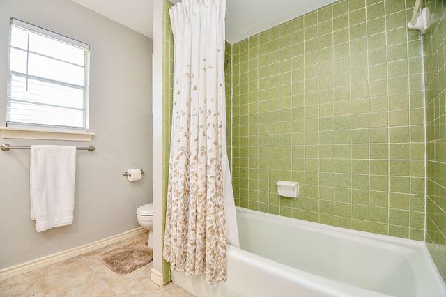 1015 Kanah Lane, Houston, TX 77090