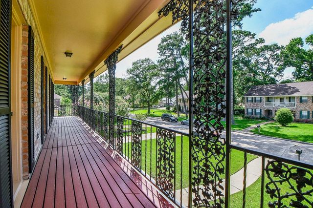 1015 Kanah Lane, Houston, TX 77090
