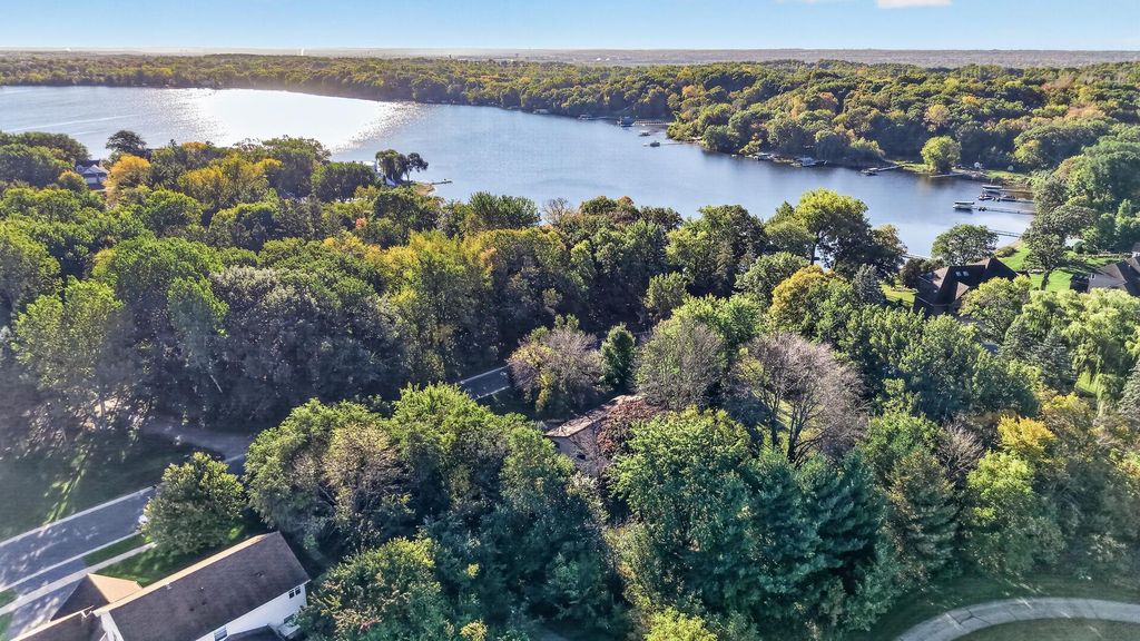 9270 Kiowa Trail, Chanhassen, MN 55317 — photo 4