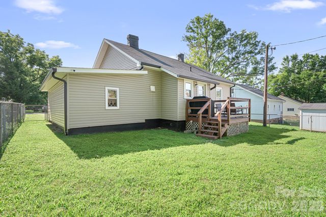 102 Madora Street, Mount Holly, NC 28120