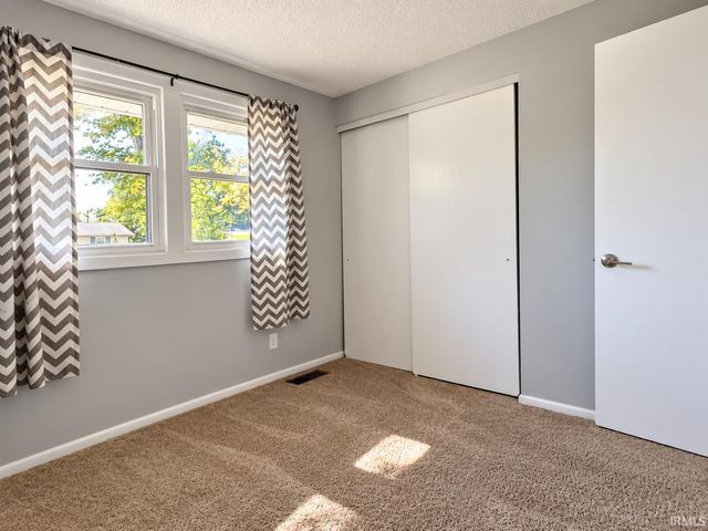 6407 Sunland Drive, Fort Wayne, IN 46815