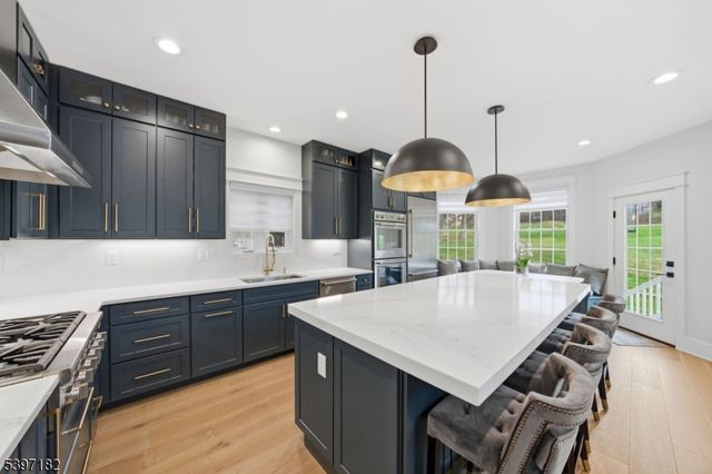 14 Country Ln, Hardyston Twp., NJ 07419