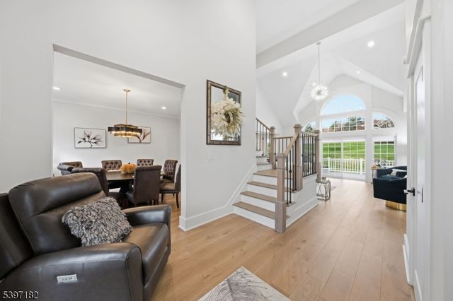 14 Country Ln, Hardyston Twp., NJ 07419