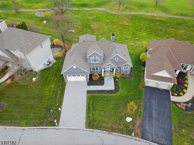 14 Country Ln, Hardyston Twp., NJ 07419