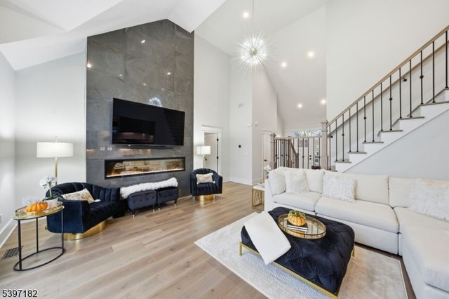 14 Country Ln, Hardyston Twp., NJ 07419