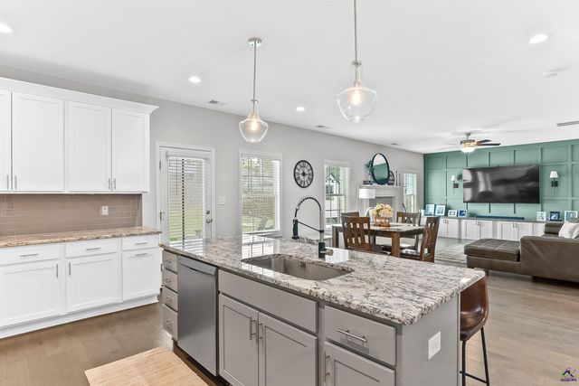 101 Red Cedar Run, Perry, GA 31069