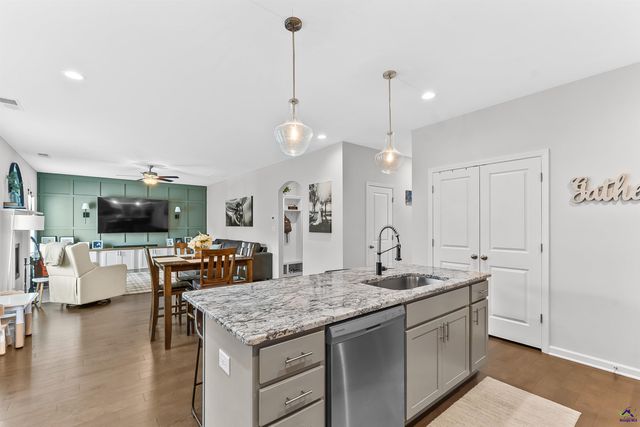 101 Red Cedar Run, Perry, GA 31069