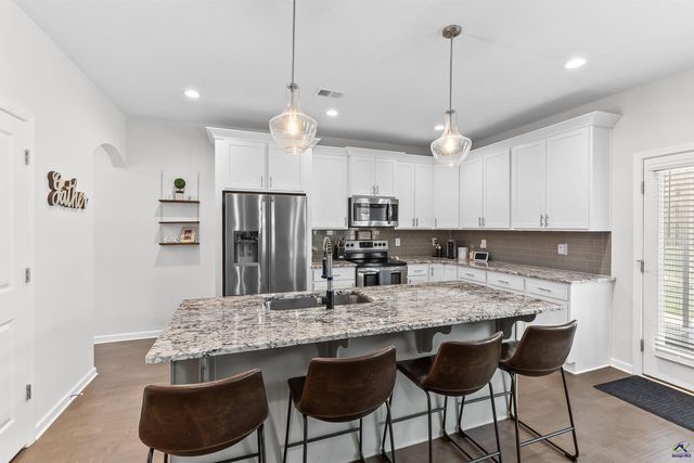 101 Red Cedar Run, Perry, GA 31069