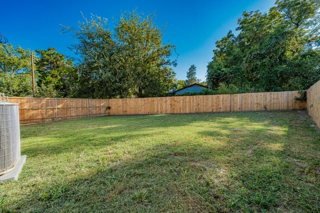 101 Burnett Street, Terrell, TX 75160