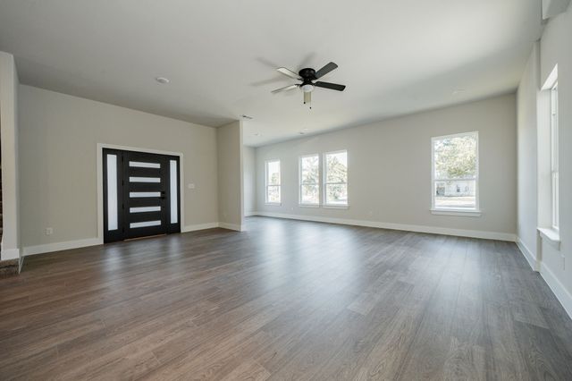 101 Burnett Street, Terrell, TX 75160