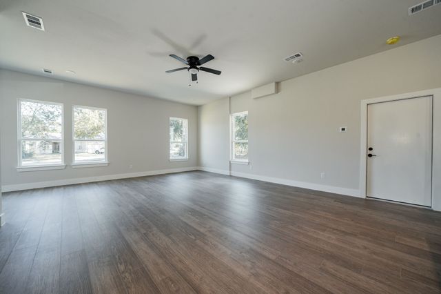 101 Burnett Street, Terrell, TX 75160