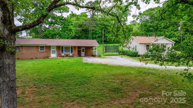 1741/1737 Starcross Road, Lenoir, NC 28645