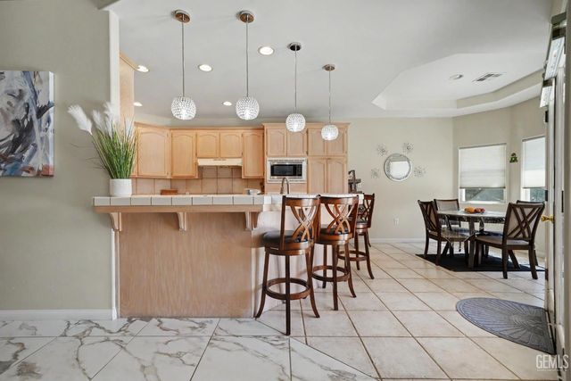 8116 Rockhampton Drive, Bakersfield, CA 93313