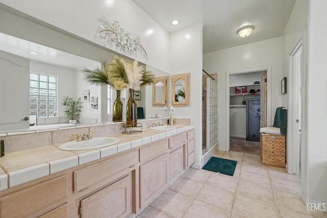 8116 Rockhampton Drive, Bakersfield, CA 93313